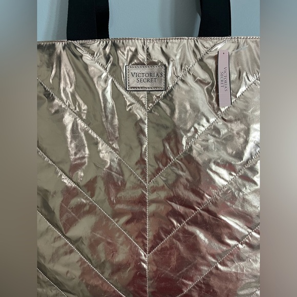 NWT Victoria's Secret Rose Gold Metallic Bag Quilted Weekender Limited Edition - Picture 3 of 9